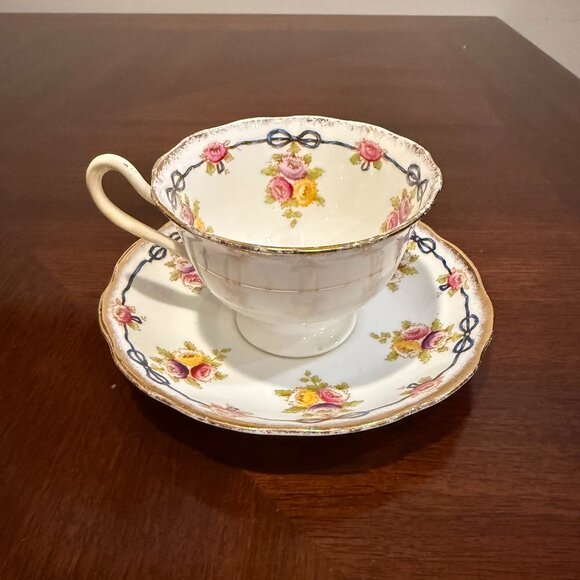 Royal Albert English Crown China Tea Cup and Saucer Set - Bows and Flowers - Picture 2 of 6